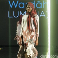 Brand busana KAMI menampilkan koleksinya dengan tema SABAKU di Atrium Gandaria City. Jakarta. Minggu [29/07/2018]. Foto: Mohammad Abduh/Wolipop