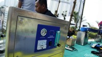 Kepala Balai Pengembangan Instrumentasi LIPI, Anto Tri Sugiarto, mengatakan teknologi itu tidak hanya mengilangkan bau tetapi sekaligus menguraikan dan mengembalikan kualitas Kali Sentiong.