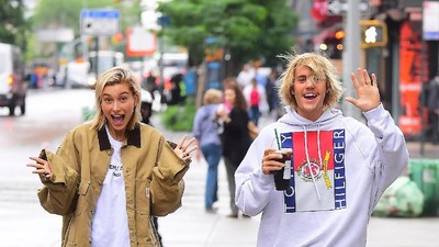 Bukti Justin Bieber Nggak Bisa Lepas dari Sandal Hotel, Yay Or Nay?