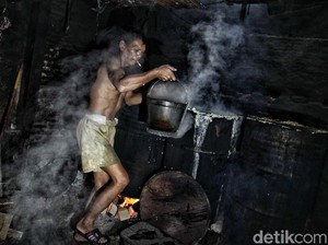 Majunya Industri Keluarga di Desa Sukamaju