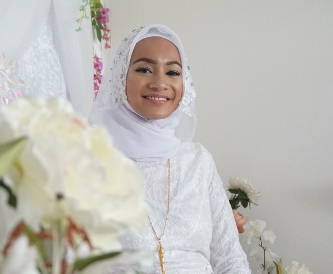 Keluarga pihak laki nggak pernah menentang dan setuju banget, malah mereka menitipkan ke saya supaya Jarrand diajarkan agama Islam yang benar. Sebelum menikah, saya menelusuri dulu, walaupun bukan muslim dia nggak pernah merokok, nggak pernah minum alkohol, dan dia mau belajar Islam, tutur Syarifuddin. Foto: Instagram