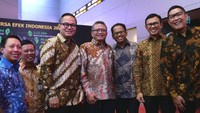 Dalam pembentukan KIK EBA GIAA01 ini, PT Mandiri Manajemen Investasi bertindak sebagai manajer investasi, bersama dengan Maybank Indonesia sebagai bank kustodian. Sedangkan agen penjual untuk KIK EBA GIAA01 ini adalah PT Mandiri Sekuritas, PT Bahana Sekuritas, PT BNI Sekuritas, PT BCA Sekuritas, PT CGS-CIMB Sekuritas, dan PT Danareksa Sekuritas. Pool/Garuda Indonesia. Sementara itu, PT Asuransi Kredit Indonesia (Persero) atau Askrindo menjamin Efek Beragunan Aset (EBA) Mandiri GIAA01 yang merupakan terobosan baru bisnis asuransi dengan aset dasar yang dijaminkan berupa hak atas pendapatan penjualan tiket penerbangan.
