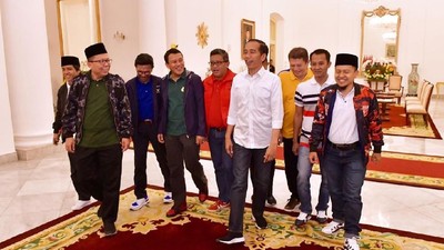 Foto: Gaya Santai Sekjen Parpol Koalisi Saat Dinner dengan Jokowi