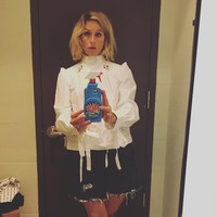 Instagram yang awalnya ditujukan sebagai aplikasi berbagi foto berubah menjadi racun untuk sebagian orang. Terinspirasi para artis dan selebgram yang pakai barang-barang branded, banyak penggunanya jadi boros belanja, termasuk Carla Sosenko. Foto: Instagram @carlasosenko