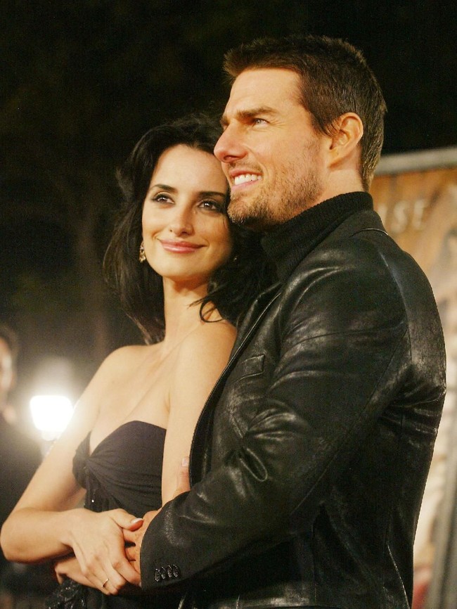 Di film Vanilla Sky (2001), Tom Cruise berpasangan dengan aktris Penelope Cruz. Keduanya sempat menjadi sepasang kekasih di dunia nyata sebelum akhirnya putus. Penelope kini bersuamikan aktor Javier Bardem, dan sudah dikaruniai satu anak. (Foto: Getty Images)