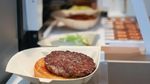 Robot Ini Bisa Bikin 130 Burger dalam 1 Jam, Rasanya Enak Nggak Ya?