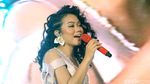 Penampilan Yura Yunita yang Cantik nan Menawan