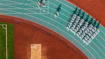 Pemenang kedua kategori People Honors Day karya fotografer Xiaoxiao Liu. (Foto: 2018 Drone Awards)