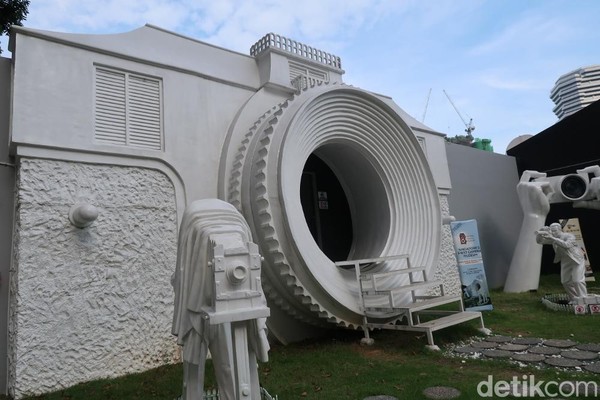 Sudah di sini, rasanya sayang jika tak mampir ke Vintage Camera Museum. Di dalam museum ini terdapat lebih dari 1.000 kamera jadul yang masih terawat. Bahkan, ada kamera mata-mata lho! (Bonauli/detikTravel) Sudah di sini, rasanya sayang jika tak mampir ke Vintage Camera Museum. Di dalam museum ini terdapat lebih dari 1.000 kamera jadul yang masih terawat. Bahkan, ada kamera mata-mata lho! (Bonauli/detikTravel)