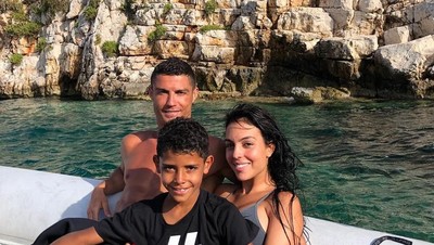 Liburan Tuntas, Ronaldo, Messi, dan Salah Peras Keringat Lagi