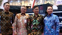KIK EBA GIAA01 kelas A memberikan tingkat imbal hasil sebesar 9,75%, tenor lima tahun dengan tanggal jatuh tempo 27 Juli 2023 yang nilainya mencapai Rp 1,8 triliun. Sementara untuk KIK EBA GIAA01 kelas B dilakukan melalui penawaran terbatas dengan nilai Rp 200 miliar untuk tenor sejenis dan tingkat imbal hasil yang tidak tetap. Pool/Garuda Indonesia.