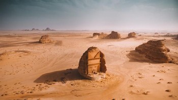 Pemenang pertama kategori Nature Madain Saleh karya fotografer Gabriel Scanu. (Foto: 2018 Drone Awards)