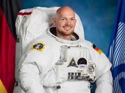 Penampakan Gerhana Bulan dari Luar Angkasa