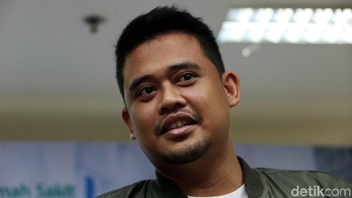 Anak pertama dari pasangan Bobby Nasution dan  Kahiyang Ayu telah lahir. Rona kebahagiaan pun terpancar di wajah Bobby saat mengumumkan kelahiran putrinya.