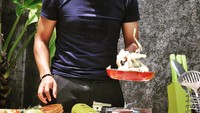 Keinginannya untuk mengasah keahliannya di bidang memasak, patut diacungi jempol. Foto: Instagram @thenekatchef