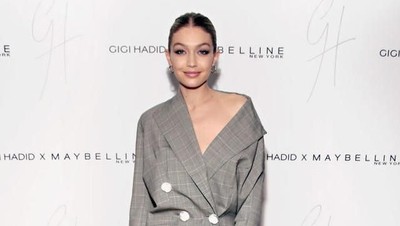 10 Gaya Mengejutkan Artis Hollywood, Pakai Baju Tanpa Celana