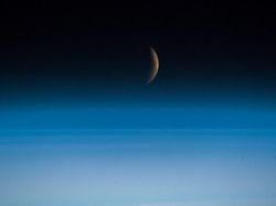 Penampakan Gerhana Bulan dari Luar Angkasa