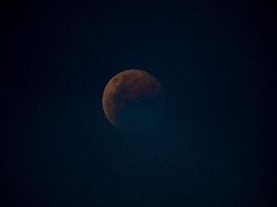 Penampakan Gerhana Bulan dari Luar Angkasa