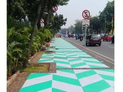 Meme Kocak Wajah Trotoar Jakarta