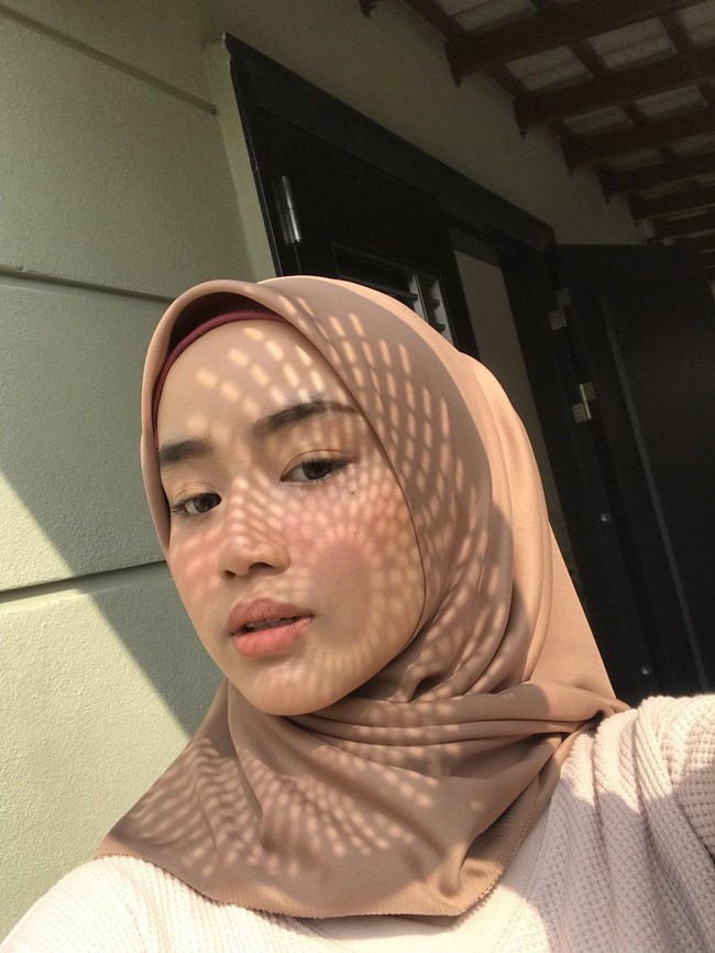 Pemilik akun Twitter bernama @aidarazman menciptakan foto dengan efek menyerupai bentuk dreamcatcher, kerajinan tangan khas suku Indian penangkap mimpi buruk. Foto: Twitter