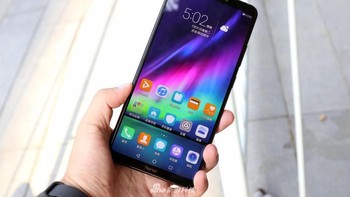 Mengusung layr AMOLED berukuran 6,95 inch. Foto: Sina Mobile