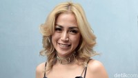 Jessica Iskandar pamer senyuman ke arah kamera. Foto: Noel/detikHOT