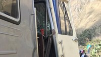 Kedua kereta wisata itu diketahui dioperasikan oleh PeruRail S.A yang dimiliki bersama oleh Belmodn Ltd dan Ferrocarril Transandino S.A dan IncaRail layanan kereta api wisata lainnya yang sedang membawa wisatawan ke Machu Picchu. Scott Donald Haldane/via Reuters.