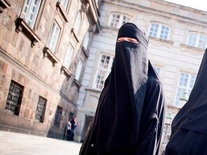 Denmark Larang Cadar di Tempat Umum: Saya Tidak Akan Lepas Cadar