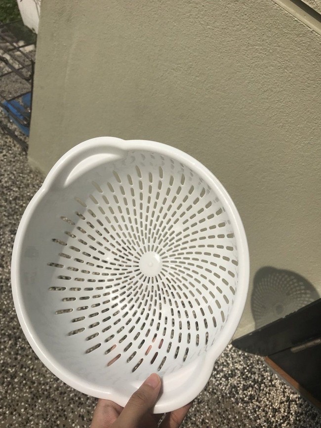 Efeknya terlihat cantik di wajah Aida. Tapi siapa sangka dia hanya memakai keranjang sayur dan memanfaatkan sinar matahari untuk mendapatkan foto ciamik ini. Foto: Twitter