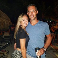 Sarah Solomon dan kekasihnya Tim Mason adalah pasangan berusia 20 tahunan. Tak seperti anak muda kebanyakan yang sedang mengejar karier dan berusaha beli mobil atau rumah, pasangan ini memutuskan untuk meninggalkan pekerjaan untuk keliling dunia. Foto: Instagram @scubalot