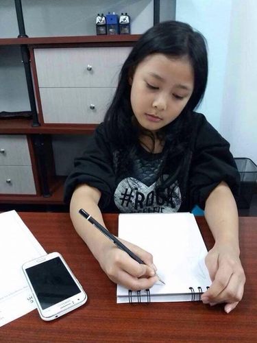 Baru 10 Tahun, Desainer Cilik Ini Bikin Brand Baju Bareng Ringgo dan Sabai