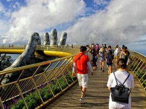 Ada Jembatan Tangan Dewa di Vietnam