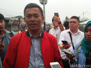 Anies soal Kali Item: Ketua DPRD Kini Makan Tongseng di Pinggir Kali