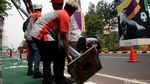 Tiang Lampu di Jalur Sepeda GBK Dicabut
