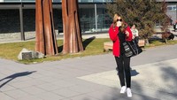 Seperti biasa, Nia Ramadhani tampil stylish saat berlibur. Kali ini, istri Ardi Bakrie itu menghabiskan liburan di Selandia Baru bersama keluarganya. Foto: dok.Instagram/ramadhaniabakrie
