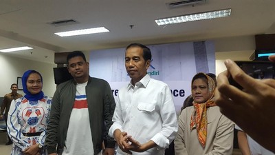 Potret Jokowi Umumkan Kelahiran Putri Kahiyang Ayu