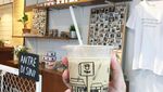 Slurpp! Segar Manis 15 Es Kopi Susu Ada di Sini