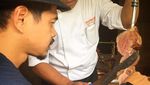 Sekarang Sudah Jago Masak, Ini Aksi Bambang Pamungkas Saat Jadi Chef