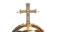 Dua mahkota berlapis emas dan dua perhiasan bertatahkan permata, yang hilang dicuri itu, merupakan peninggalan abad 17, peninggalan Raja Charles IX dan Ratu Kristina pada awal tahun 1600-an. JENS MOHR/LIVRUSTKAMMAREN/via REUTERS.
