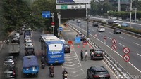 Hasil evaluasi pertama pagi hari nantinya hanya ada 4 pintu yang ditutup pertama di Angke 2, Tanjung Duren, Slipi 2, TMII 1. Jalur balik yang sebelumnya 9, ada tiga gate akan kita tutup, yaitu Angke 1, Slipi 1, TMII 2, yang sebelumnya 9 kita potong jadi 3.