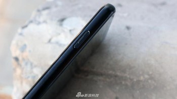 Honor menempatkan tombol khusus bernama Turbo untuk memaksimalkan performa CPU. Foto: Sina Mobile