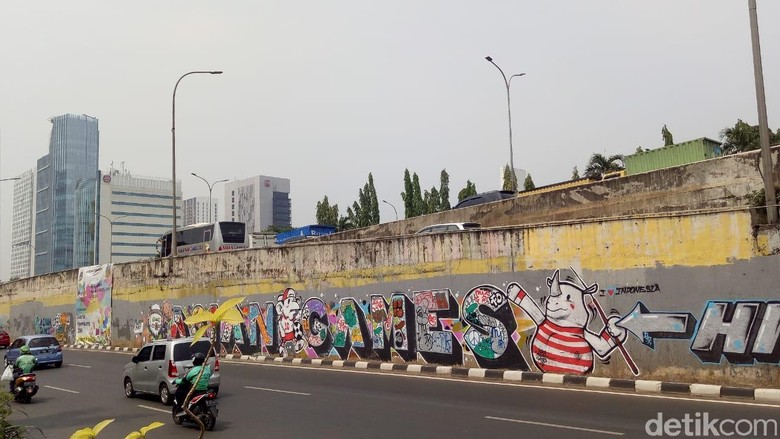 Tak Lagi Tertutup Spanduk, Mural di Cilandak Terlihat Jelas Tak Lagi Tertutup Spanduk, Mural di Cilandak Terlihat Jelas