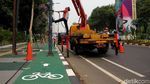 Tiang Lampu di Jalur Sepeda GBK Dicabut