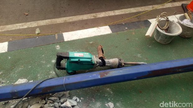 14 Tiang Halang Rintang di Jalur Sepeda GBK Dicabut