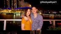 Kabar bahagia datang dari Rezky Aditya. Dirinya baru saja bertunangan dengan sang kekasih yang bernama Patricia Razer.  Foto: Dok. Instagram/rezkyaditya21