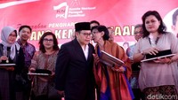 Penghargaan itu diberikan langsung oleh Muhaimin kepada keluarga penerima penghargaan. Cak Imin pun menyatakan acara ini tak ada kaitannya dengan agenda politik jelang Pilpres 2019. Cak Imin menolak acara ini dikaitkan dengan niatnya maju sebagai Cawapres.