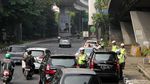 Aksi Polwan Tilang Pelanggar Ganjil Genap