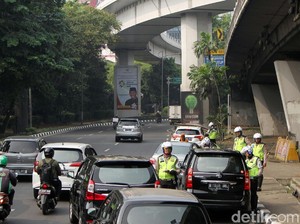 Ragam Alasan Pengendara Langgar Perluasan Ganjil-Genap Hari Pertama