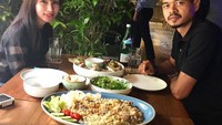 Pesepakbola yang akrab disapa Bepe ini, kini punya hobi baru selain bermain bola. Yaitu kulineran, sekaligus belajar masak di semua tempat yang ia kunjungi. Foto: Instagram @thenekatchef