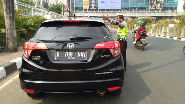 Ganjil-gena di kawasan Pondok Indah